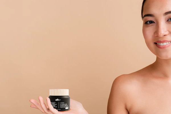 Présentation d'une crème hydratante pour les peau sensible à base de bave d'escargot