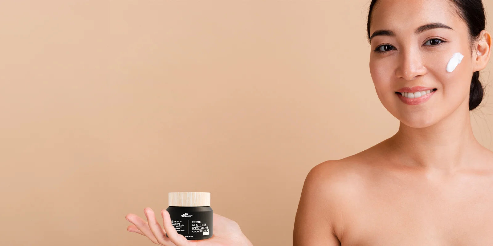 Présentation d'une crème hydratante pour les peau sensible à base de bave d'escargot