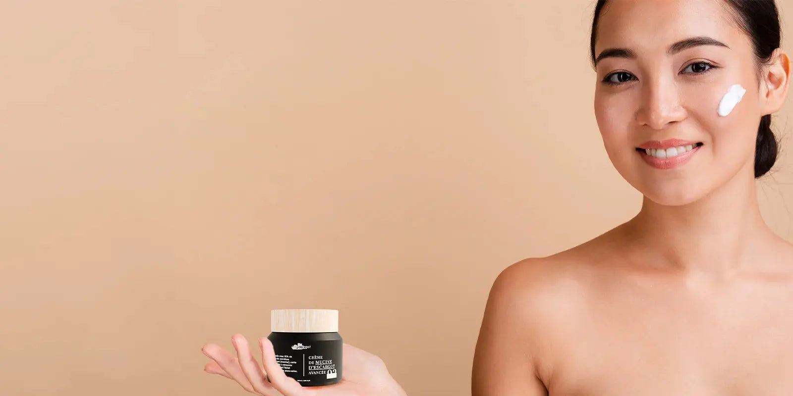 Présentation d'une crème hydratante pour les peau sensible à base de bave d'escargot