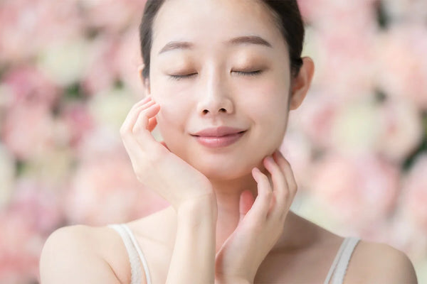Une femme coréenne avec une peau bien hydraté et équilibré